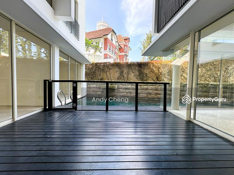 Detached Barker Road A Stone Throw To ACS