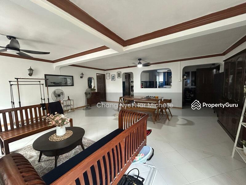 Prop-GPT: HDB Flat: D27 Yishun 798 Yishun Ring Road