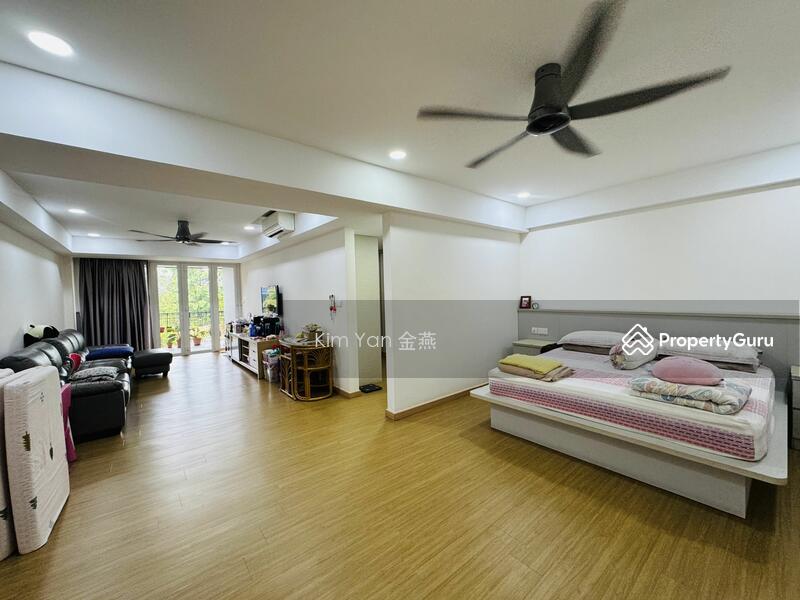 Very New Freehold Terrace with Huge ceiling, airwell bring in sky light, spacious layout, park 4cars