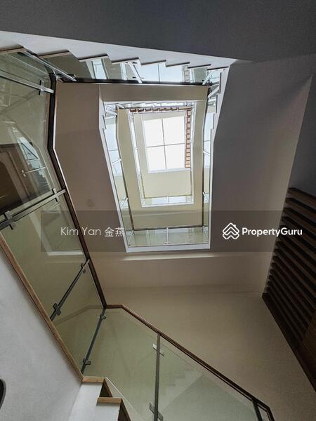 Very New Freehold Terrace with Huge ceiling, airwell bring in sky light, spacious layout, park 4cars