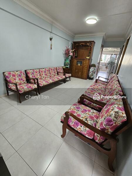 Prop-GPT: HDB Flat: D27 Yishun 242 Yishun Ring Road