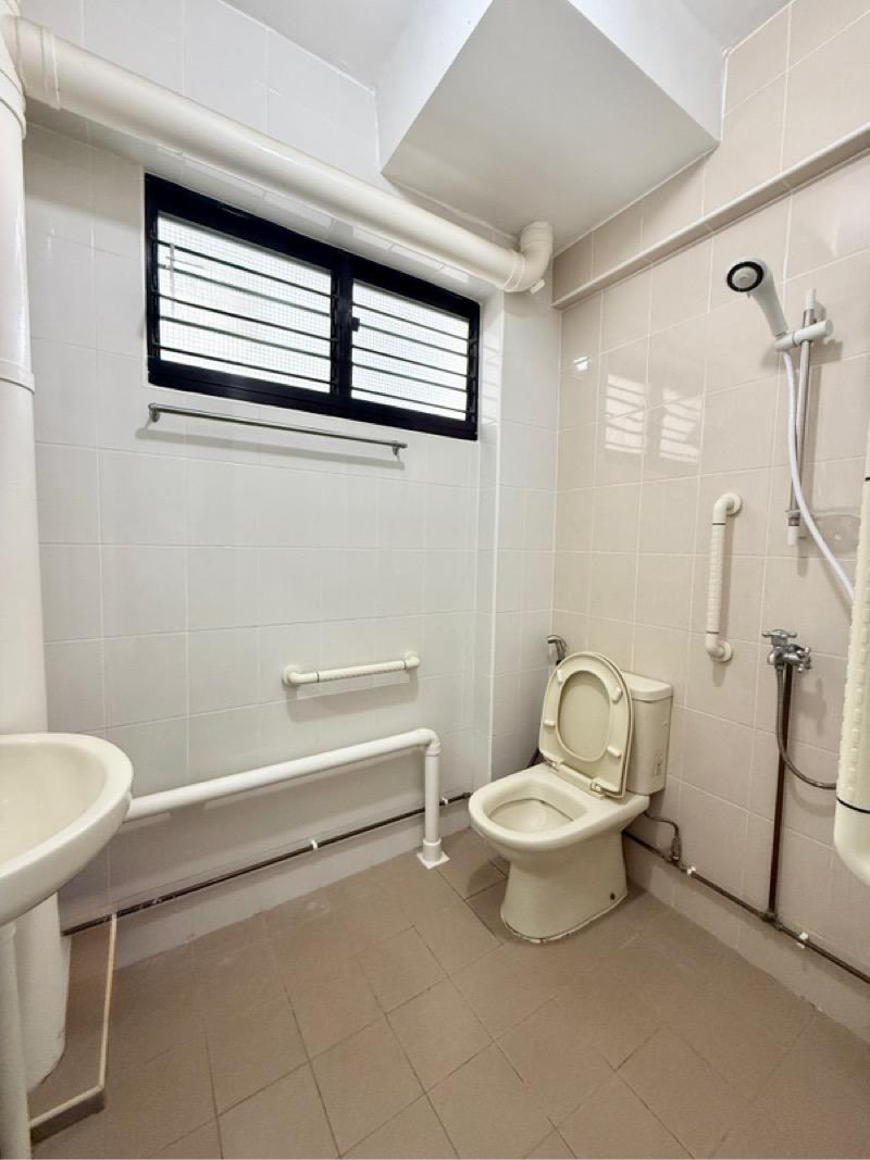 520 Jurong West Street 52 HDB Apartment For Sale, $450,000, 2 Bed 2 Bath 796 sqft $565.00 psf