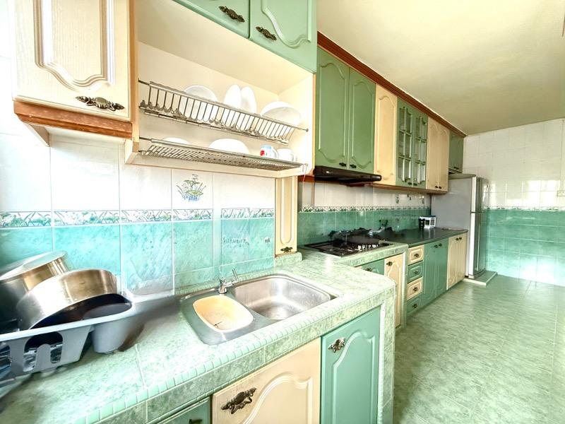 520 Jurong West Street 52 HDB Apartment For Sale, $450,000, 2 Bed 2 Bath 796 sqft $565.00 psf