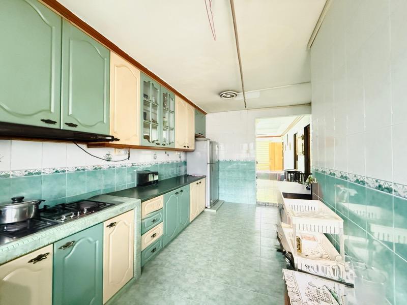 520 Jurong West Street 52 HDB Apartment For Sale, $450,000, 2 Bed 2 Bath 796 sqft $565.00 psf