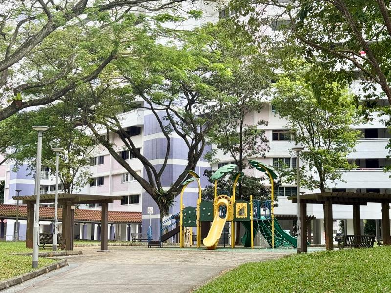 520 Jurong West Street 52 HDB Apartment For Sale, $450,000, 2 Bed 2 Bath 796 sqft $565.00 psf