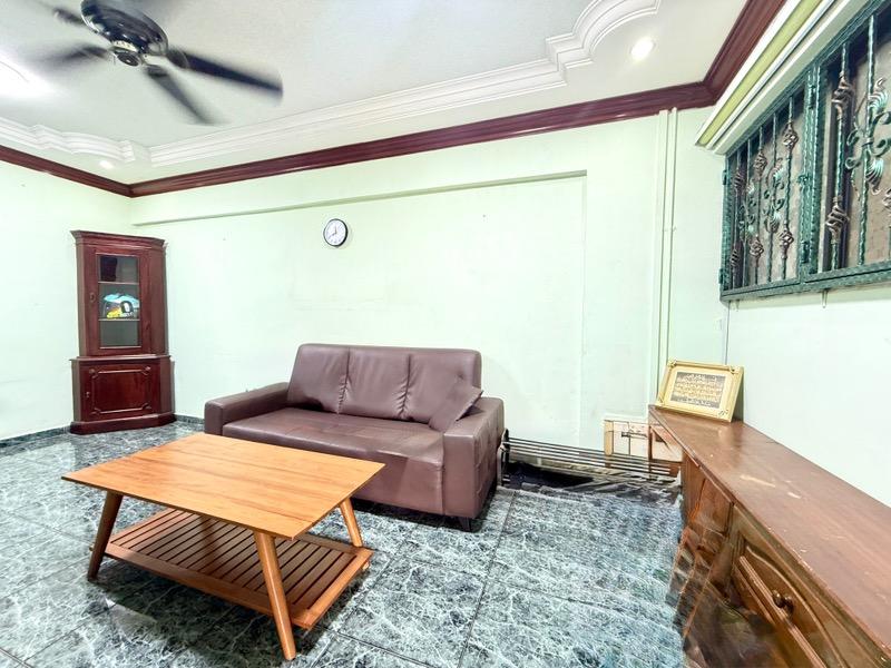 520 Jurong West Street 52 HDB Apartment For Sale, $450,000, 2 Bed 2 Bath 796 sqft $565.00 psf