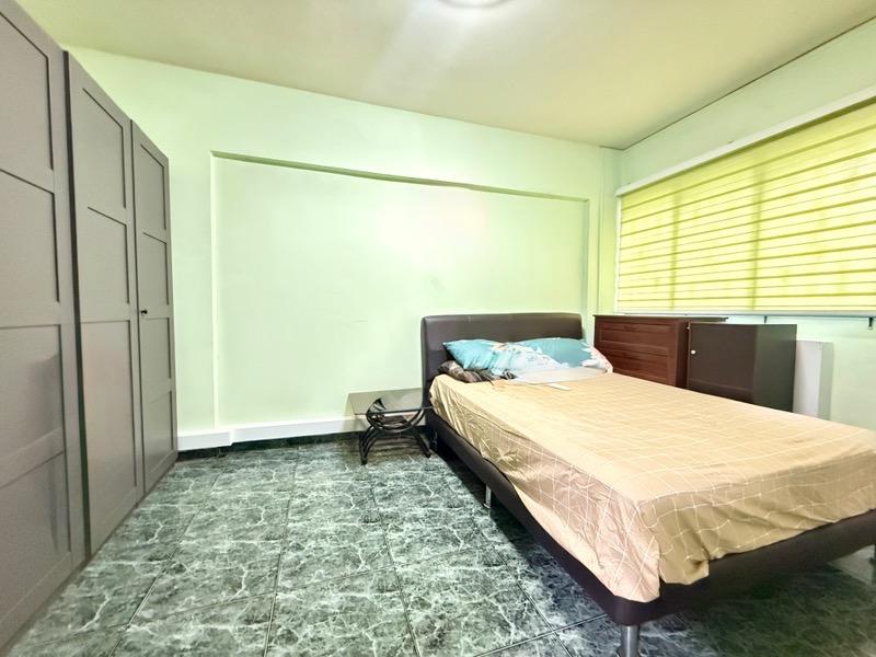 520 Jurong West Street 52 HDB Apartment For Sale, $450,000, 2 Bed 2 Bath 796 sqft $565.00 psf