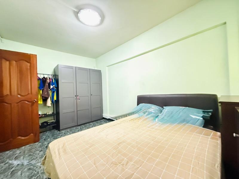 520 Jurong West Street 52 HDB Apartment For Sale, $450,000, 2 Bed 2 Bath 796 sqft $565.00 psf