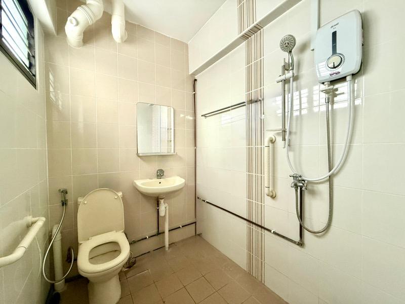 520 Jurong West Street 52 HDB Apartment For Sale, $450,000, 2 Bed 2 Bath 796 sqft $565.00 psf