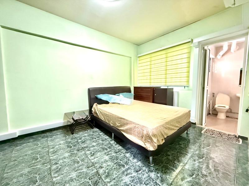 520 Jurong West Street 52 HDB Apartment For Sale, $450,000, 2 Bed 2 Bath 796 sqft $565.00 psf