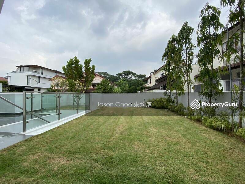 Prop-GPT: Detached: D10 Holland Within 1km Henry Pk Pri. Almost New Modern Detached House with Swimming Pool & Lift.
