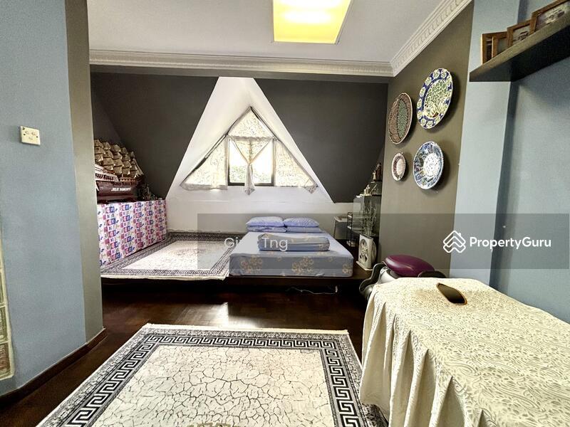 Prop-GPT: Corner Terrace: D19  Charming freehold corner Terrace at district 19. Near to Mrt and Nex mall.