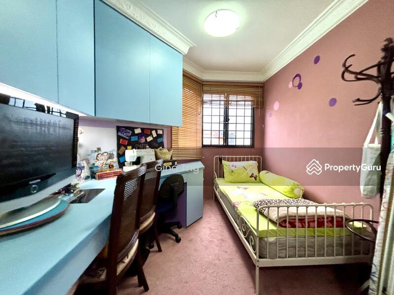 Corner Terrace for Sale: D19, 559274