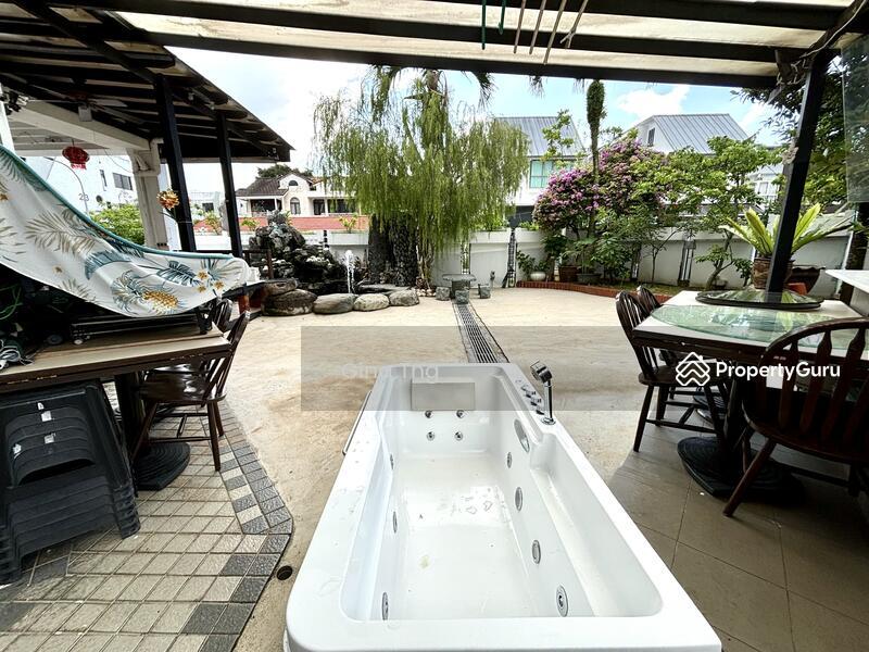 Corner Terrace for Sale: D19, 559274