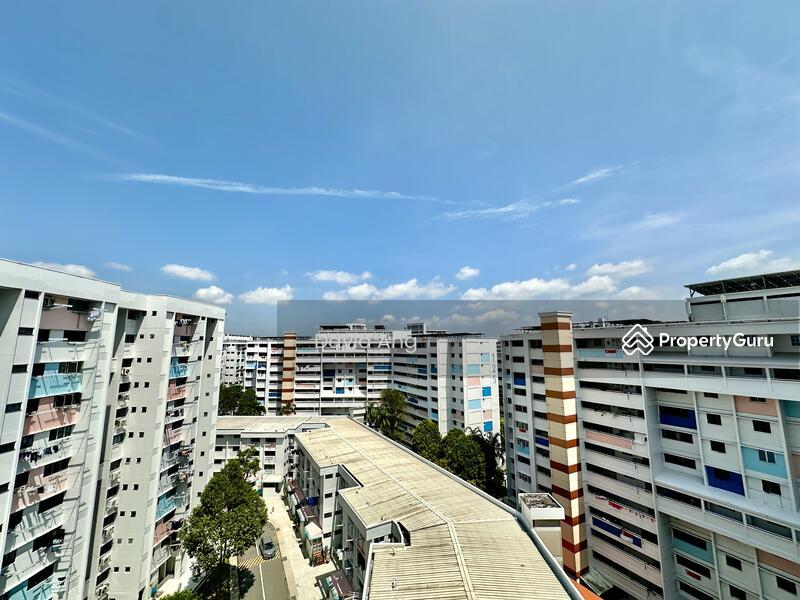 Prop-GPT: HDB Flat: D27 Yishun 124 Yishun Street 11