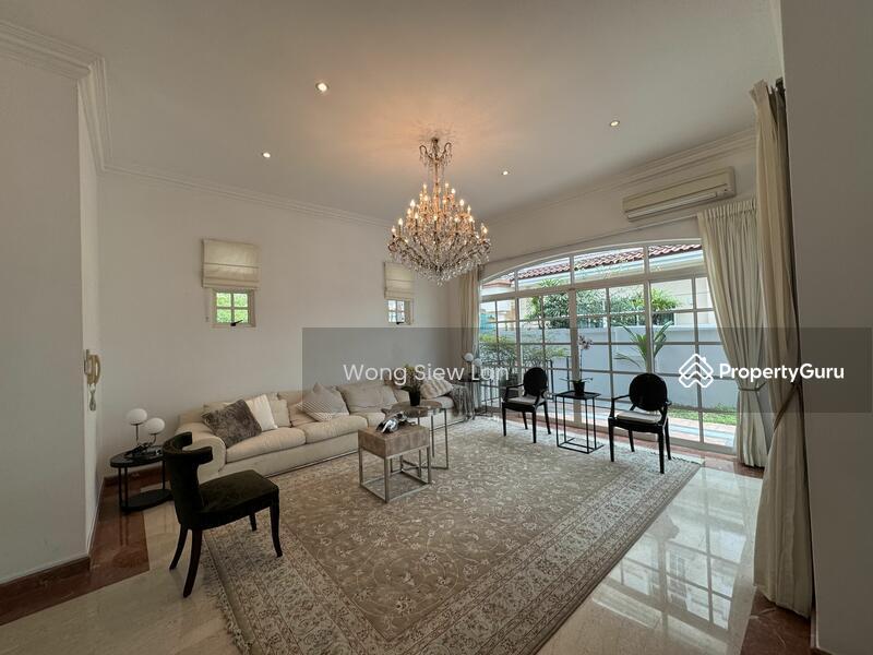 Prop-GPT: Detached: D10 Holland Holland Green