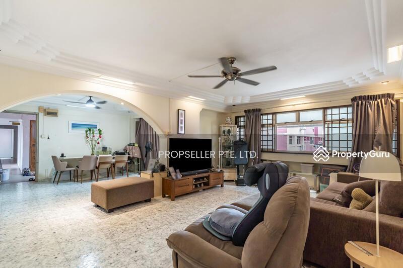 Prop-GPT: HDB Flat: D18 Pasir Ris 748 Pasir Ris Street 71