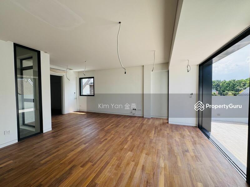 Semi-Detached for Sale: D19, 557602