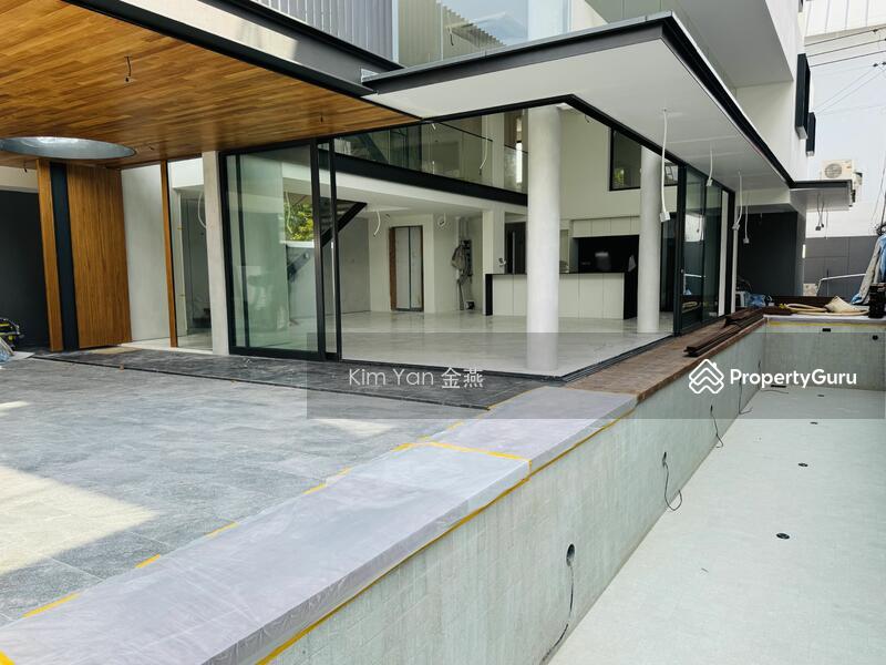 Semi-Detached for Sale: D19, 557602
