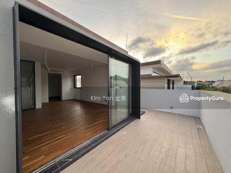 Semi-Detached for Sale: D19, 557602