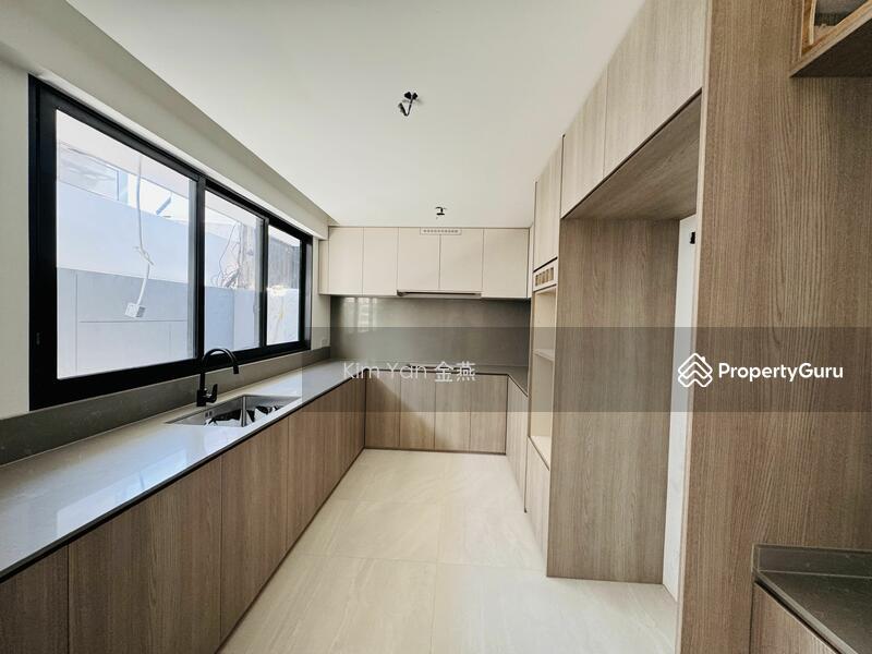 Semi-Detached for Sale: D19, 557602
