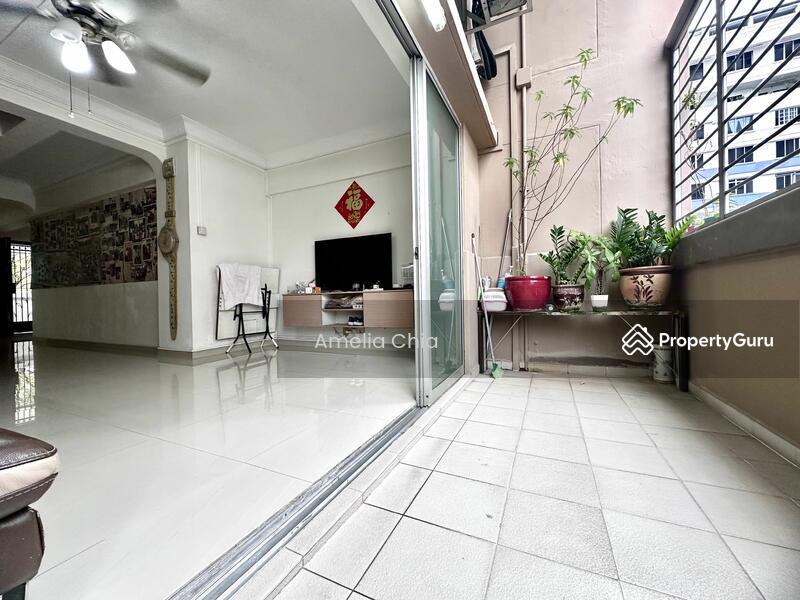 640 Hougang Avenue 8