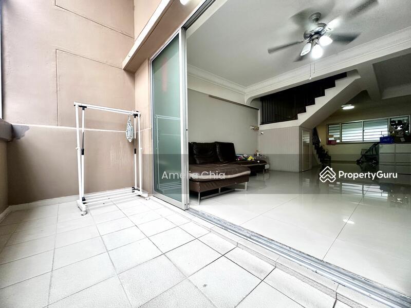 640 Hougang Avenue 8