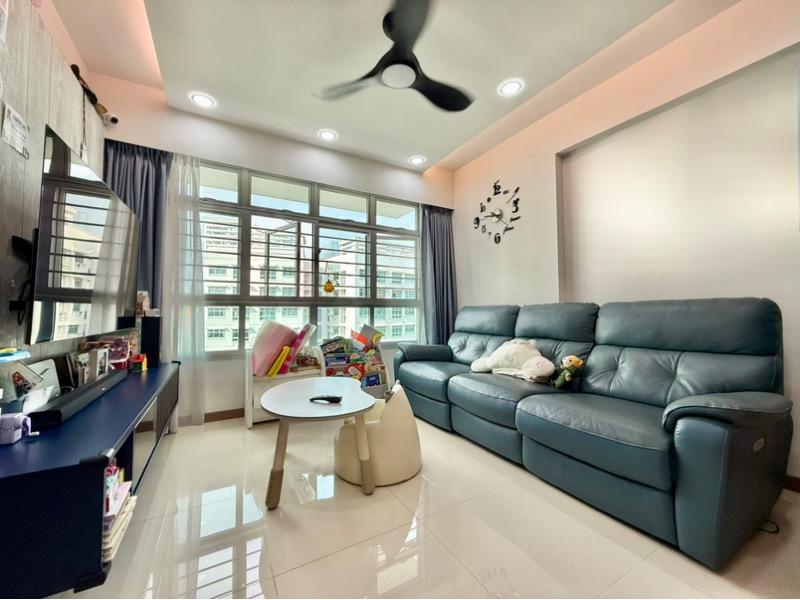 Prop-GPT: HDB Apartment: D27 Sembawang 101B Canberra Street