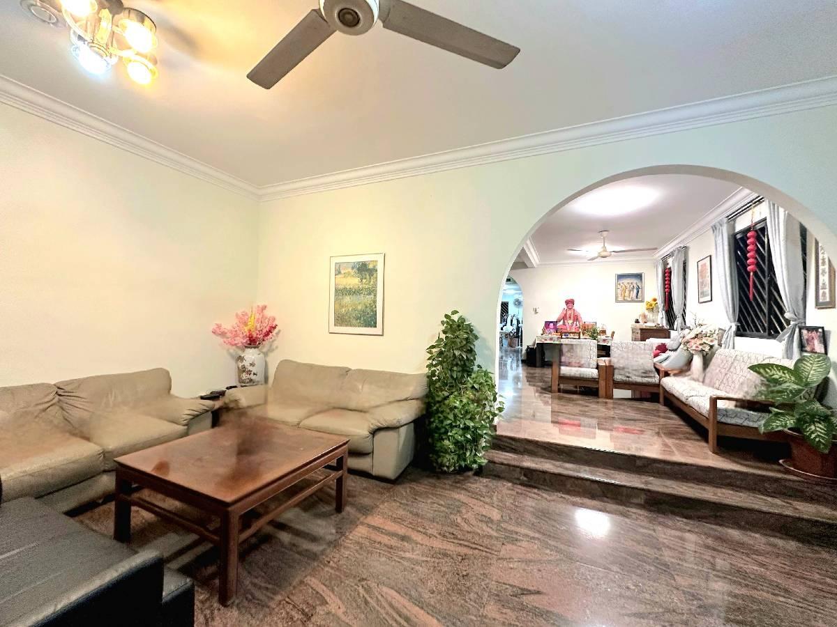 Prop-GPT: Semi-Detached: D14  500m to Kembangan MRT