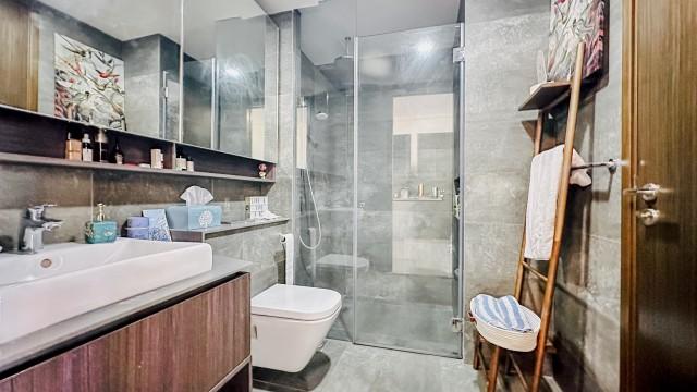 Grandeur Park Residences Condominium For Sale, $1,200,000, 2 Bed 1 Bath 560 sqft $2,143.00 psf