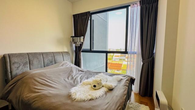 Grandeur Park Residences Condominium For Sale, $1,200,000, 2 Bed 1 Bath 560 sqft $2,143.00 psf