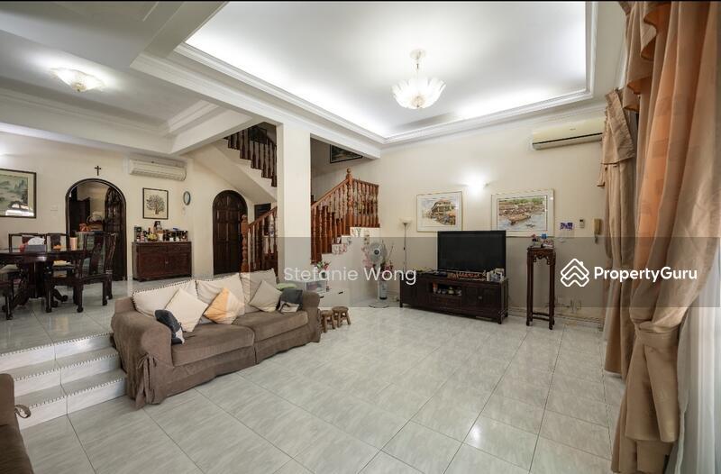 Prop-GPT: Terrace: D10 Holland Namly vicinity