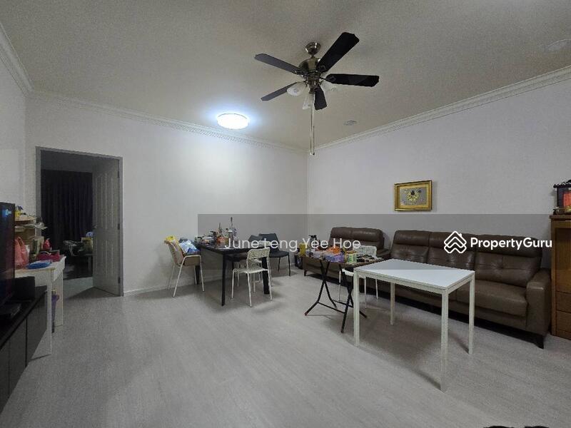 Prop-GPT: Terrace: D14  LORONG 30 GEYLANG