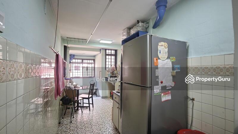 97 Commonwealth Crescent