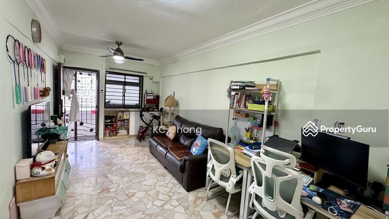 Prop-GPT: HDB Flat: D23 Bukit Batok 217 Bukit Batok Street 21