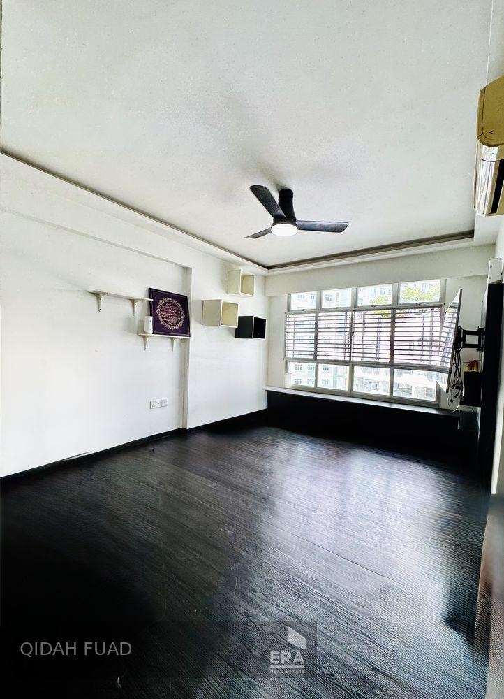 HDB - 2 room for Sale: Canberra Street, D27, 752129