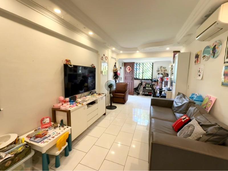 109 Hougang Avenue 1 HDB Apartment For Sale, $500,000, 2 Bed 2 Bath 861 sqft $581.00 psf