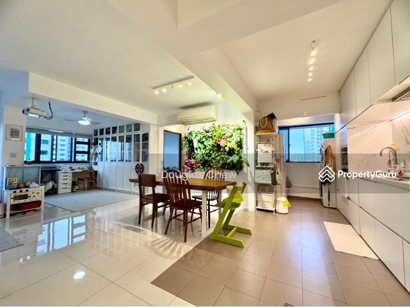 Prop-GPT: HDB Flat: D10 Holland 30 Ghim Moh Edge