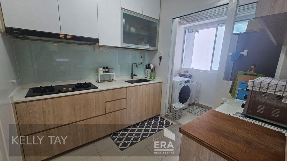 Prop-GPT: HDB - 3 room: D03 Queenstown Margaret Drive, Queenstown, Singapore, D03, 143042: Sgd 1,280,000