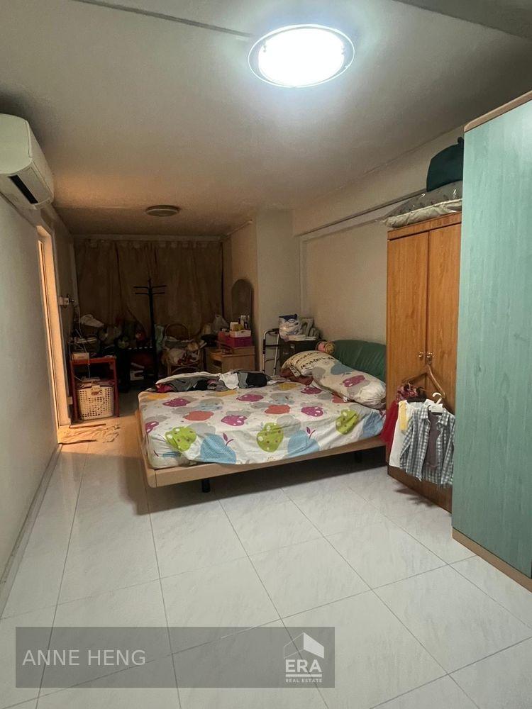 Spacious 5 Room for Sale.