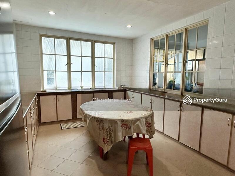 Prop-GPT: Detached: D19 Sengkang 999yr Detached Original 3 storey Jln Merdu/Compassvale LRT/Seng Kang MRT