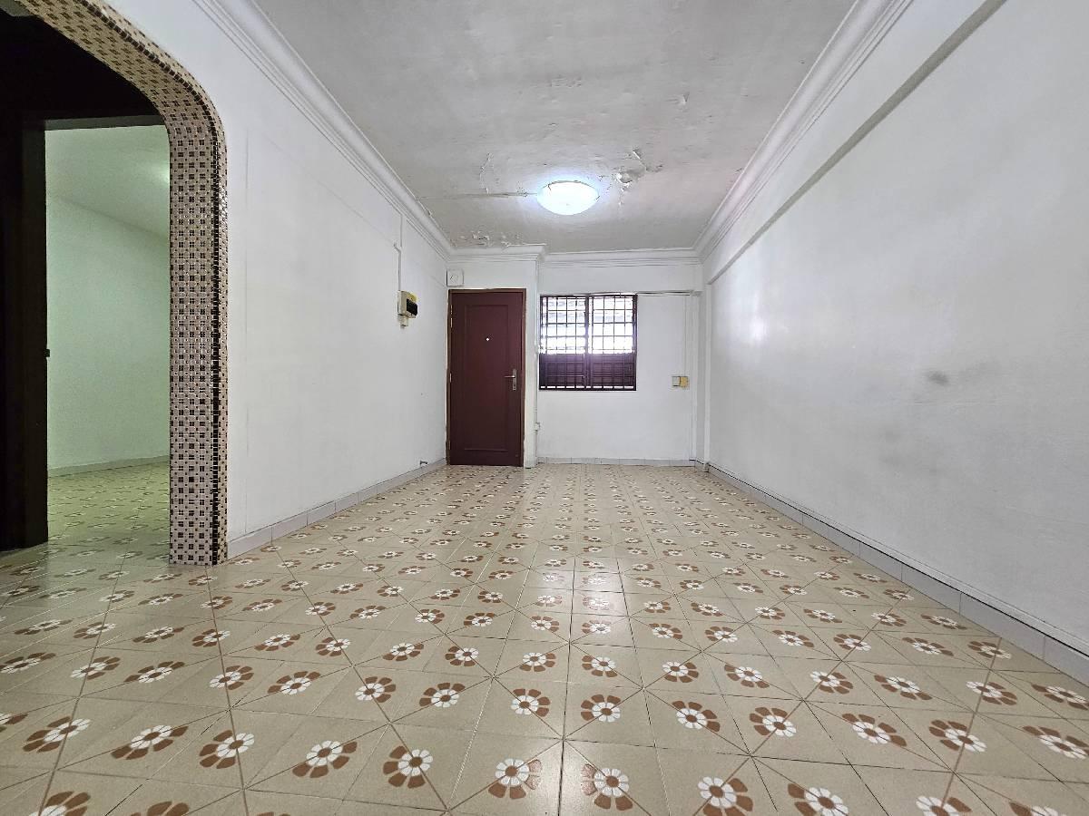 Prop-GPT: HDB Apartment: D19 Hougang 309 Hougang Avenue 5
