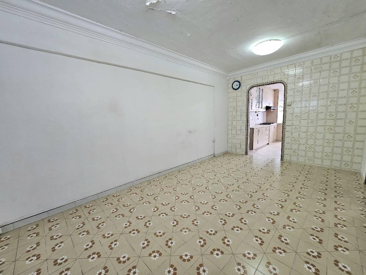 309 Hougang Avenue 5 HDB Apartment For Sale, $468,000, 2 Bed 2 Bath 721 sqft $649.00 psf