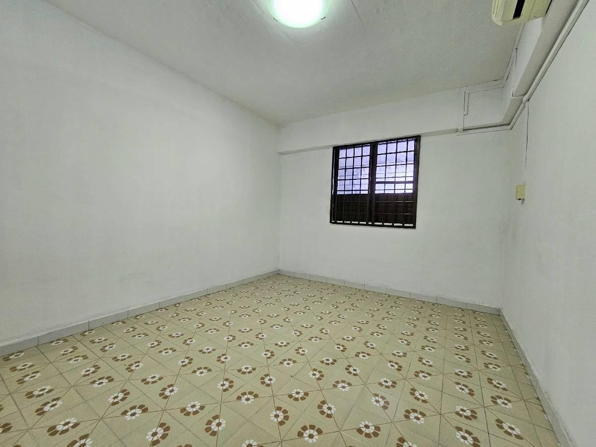 309 Hougang Avenue 5 HDB Apartment For Sale, $468,000, 2 Bed 2 Bath 721 sqft $649.00 psf
