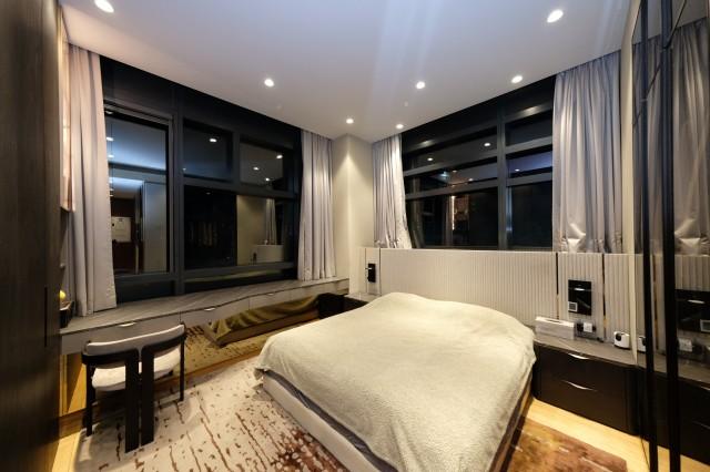 Nouvel 18 Condominium For Sale, $5,340,000, 2 Bed 2 Bath 1,335 sqft $4,000.00 psf