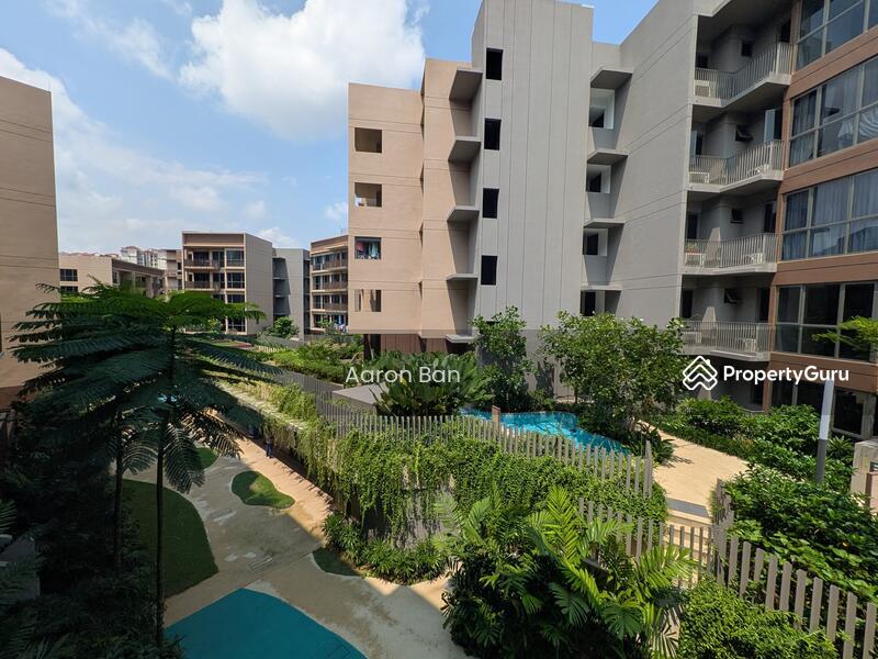 Prop-GPT: Condominium: D27 Yishun The Watergardens at Canberra
