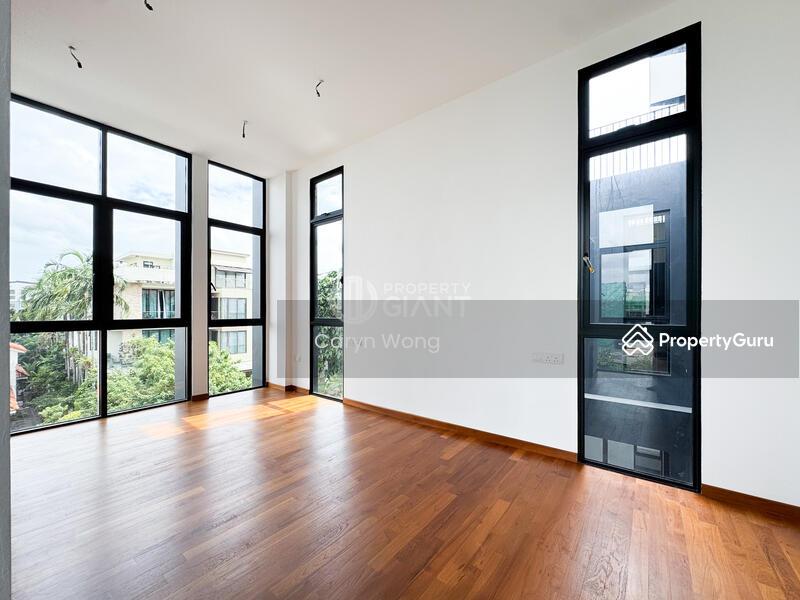 GIANTBrand New 4 Levels Semi-D w Pool & Lift