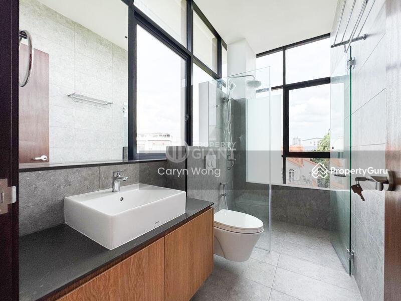 GIANTBrand New 4 Levels Semi-D w Pool & Lift