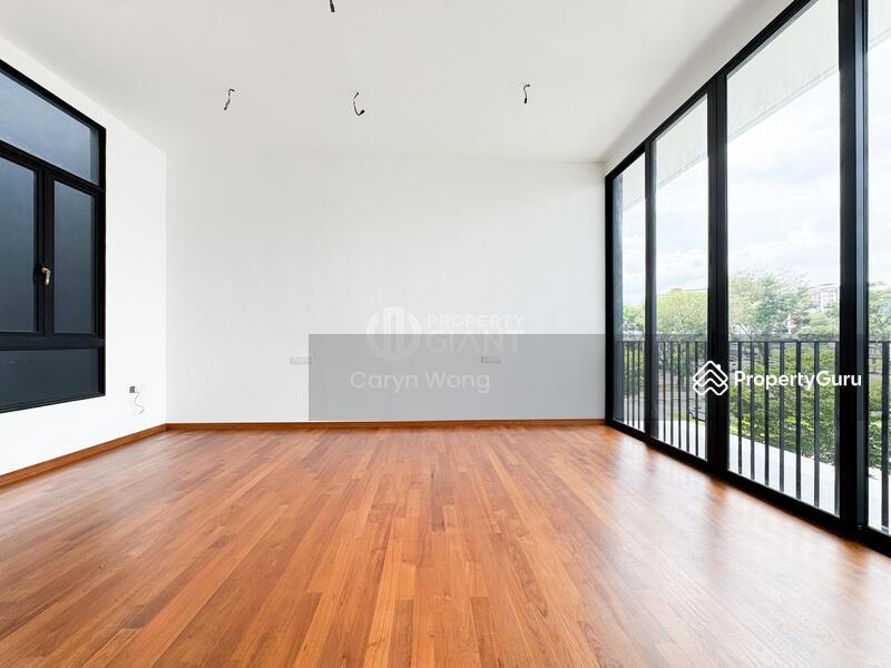 GIANTBrand New 4 Levels Semi-D w Pool & Lift