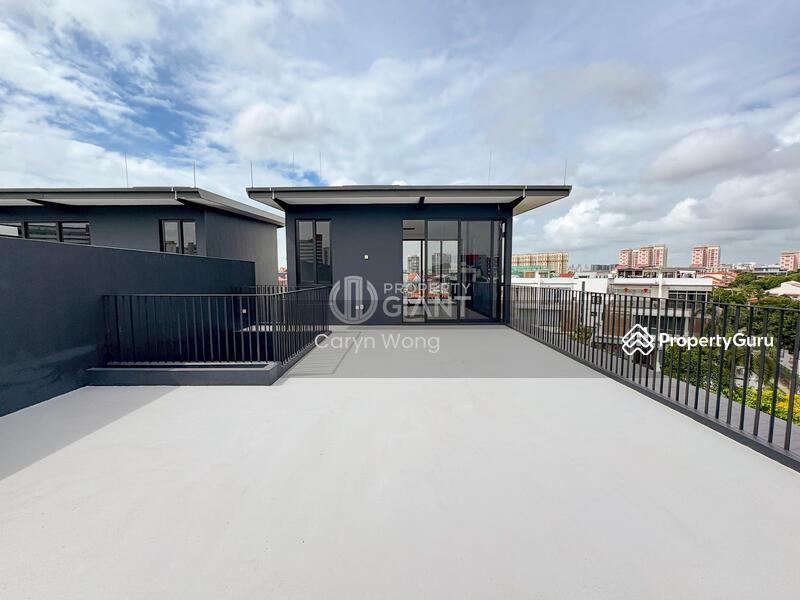 GIANTBrand New 4 Levels Semi-D w Pool & Lift